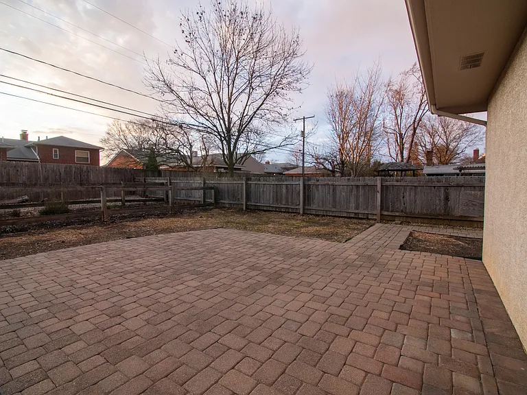 2861 Wellesley Dr — Photo 35