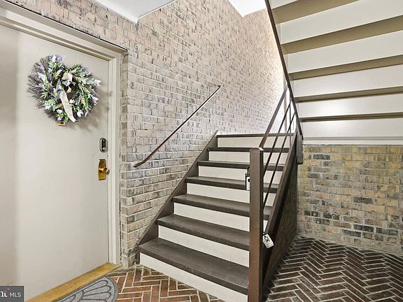 2nd image of 11 Silverwood Cir APT 1