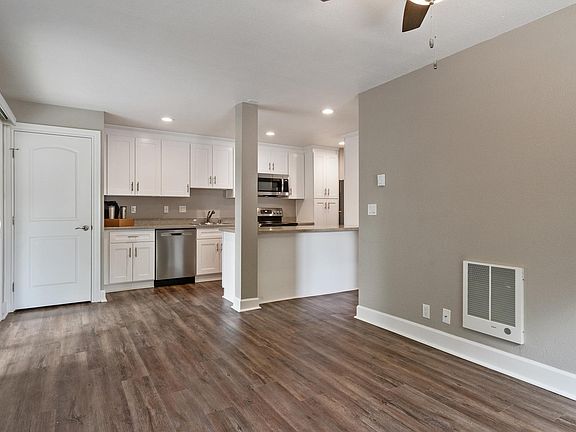 4th image of 214 Center St #214