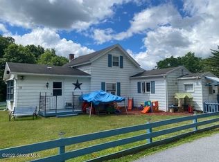 111 Railroad Ave, Hoosick Falls, NY 12090