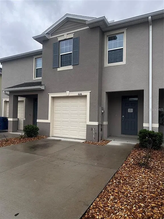 3 bed, 2.5 bath, 1660 sqft, $1,900 — Photo 1