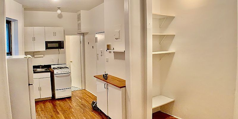 1st image of 241 W 15th St #2RE