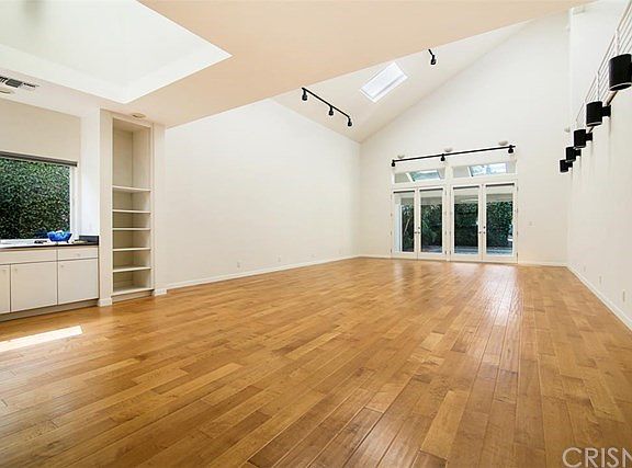 3rd image of 4223 Saint Clair Ave