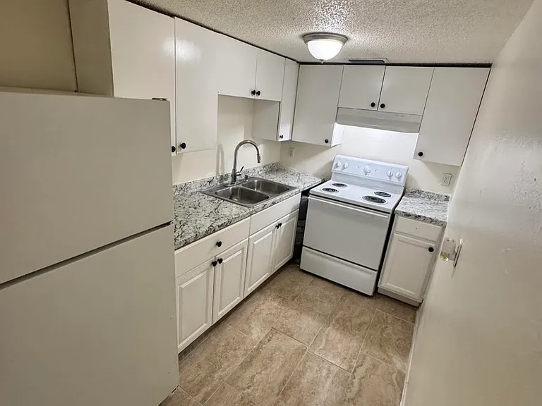 2629 Broadway #11 — Photo 4