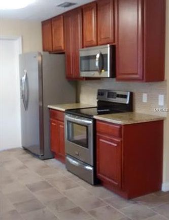 5th image of 521 John St