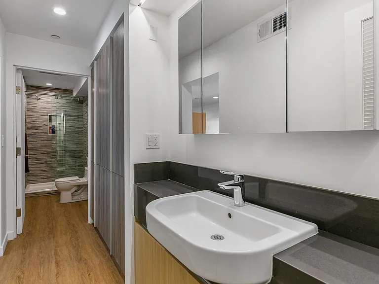 900 Wilshire Blvd #7 — Photo 12