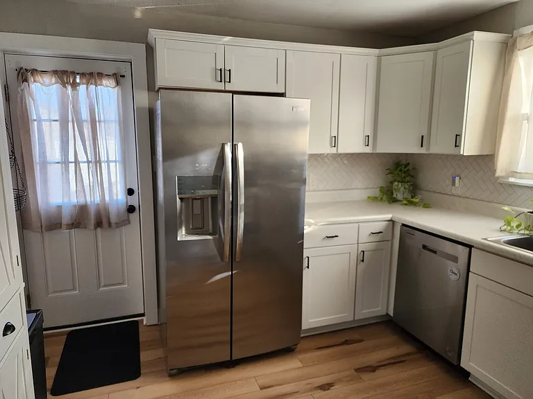 511 Queen St — Photo 14