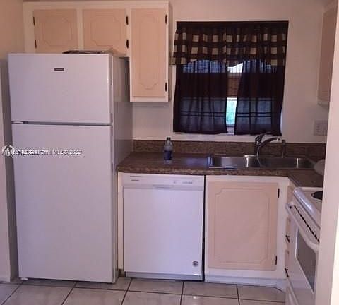 3rd image of 3050 Sunrise Lakes Dr E APT 408