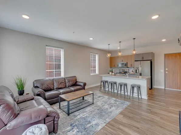 400 SW 7th St #201, Des Moines, IA 50309
