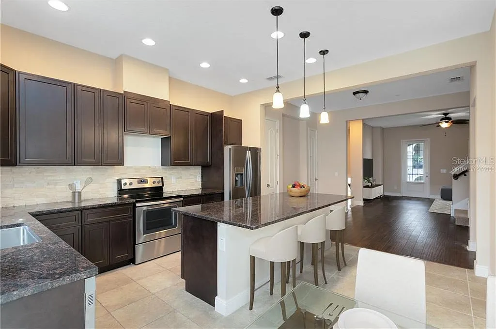 4 bed, 3.5 bath, 2014 sqft, $2,795 — Photo 3
