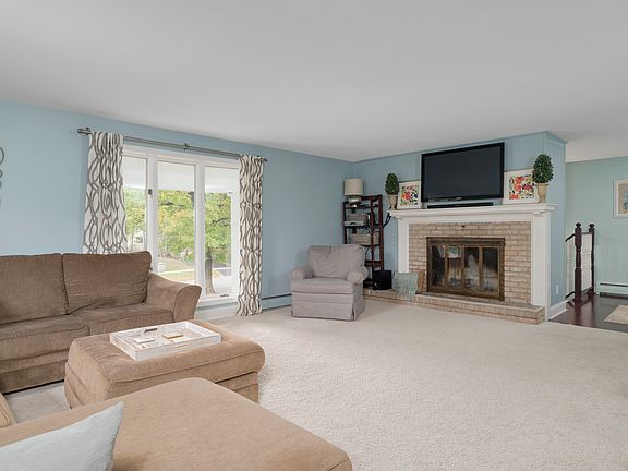 2nd image of 1 Auden Ct