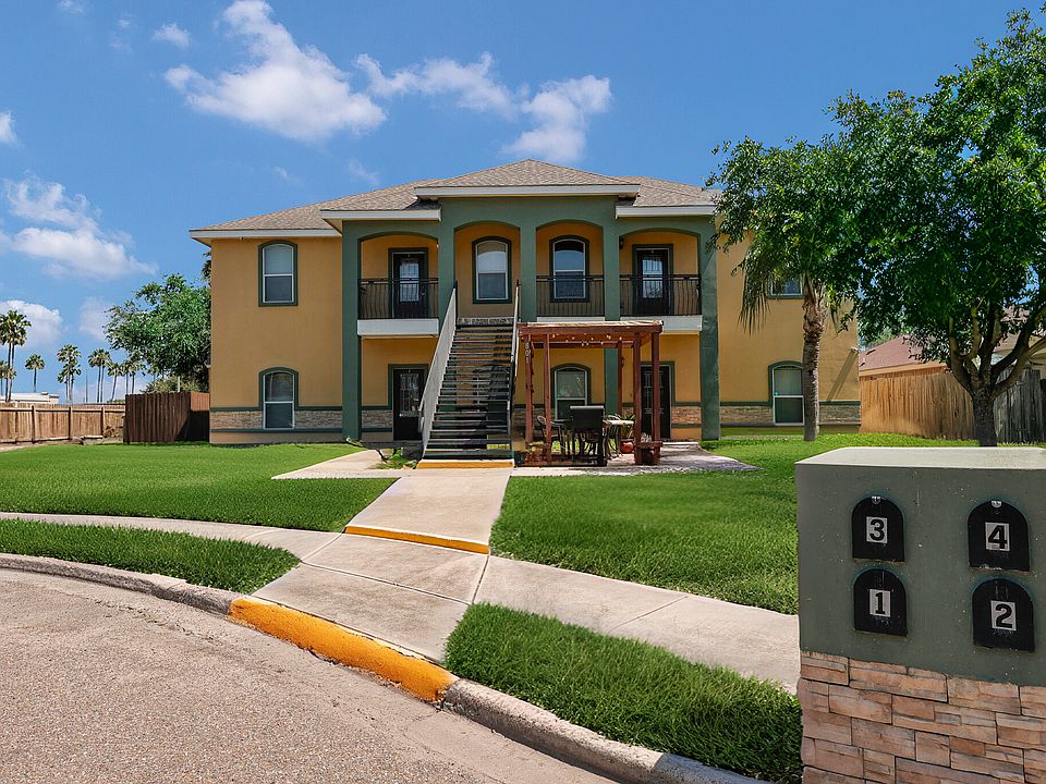 Front view of cozy property!