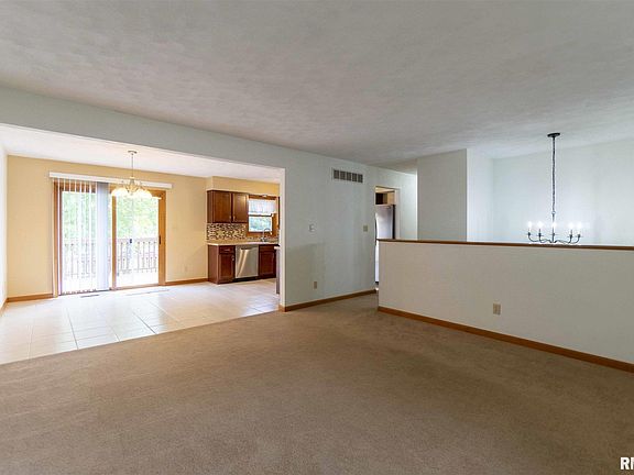5th image of 125 Shoshone Dr