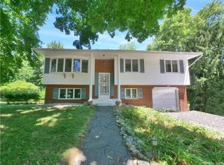 4 Argow Pl, West Nyack, NY 10994