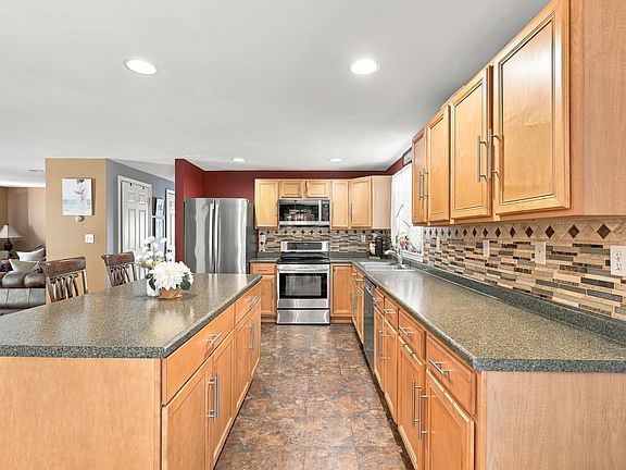 5th image of 24 Garland Road