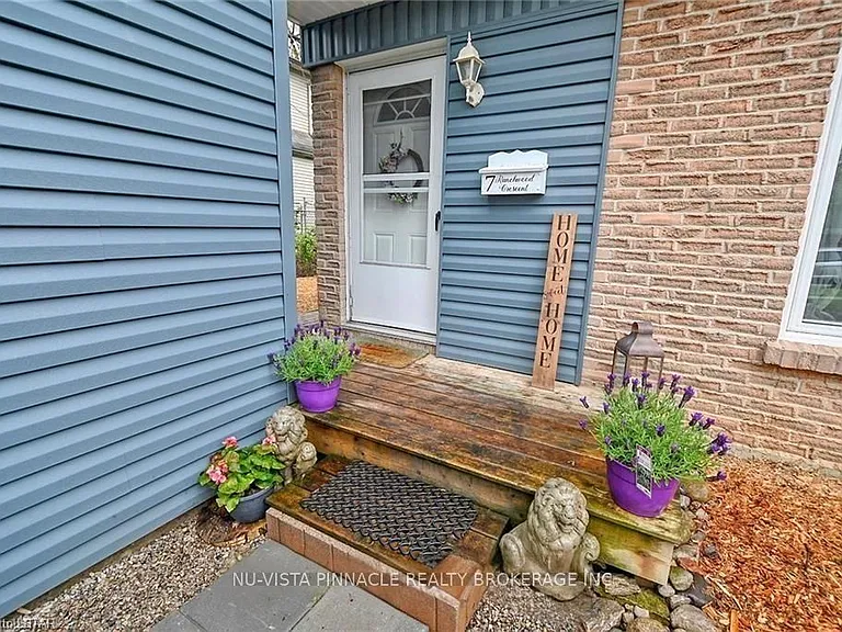 7 Ranchwood Cres — Photo 3
