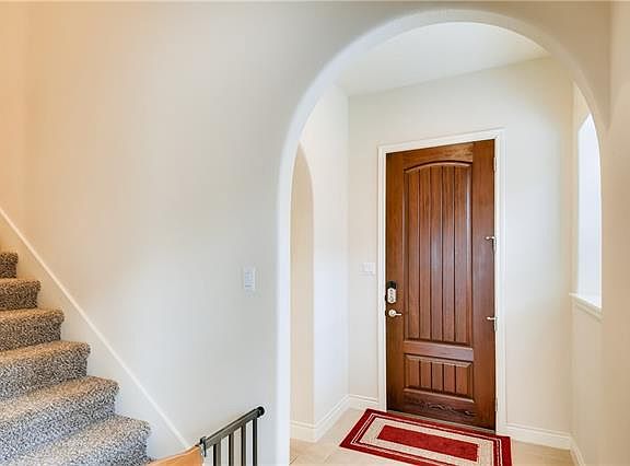 2nd image of 305 Lightcliff St