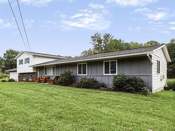 3rd image of 2403 Hickman Rd NE