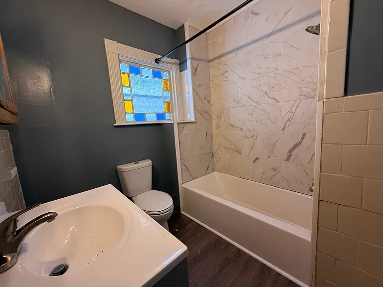 276 Lonsdale Ave #2 — Photo 8