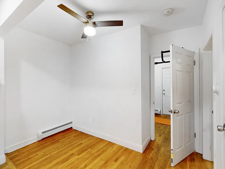 27 5th St #4 — Photo 2