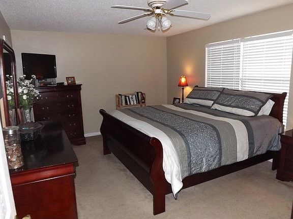 3rd image of 311 Pecan Dr