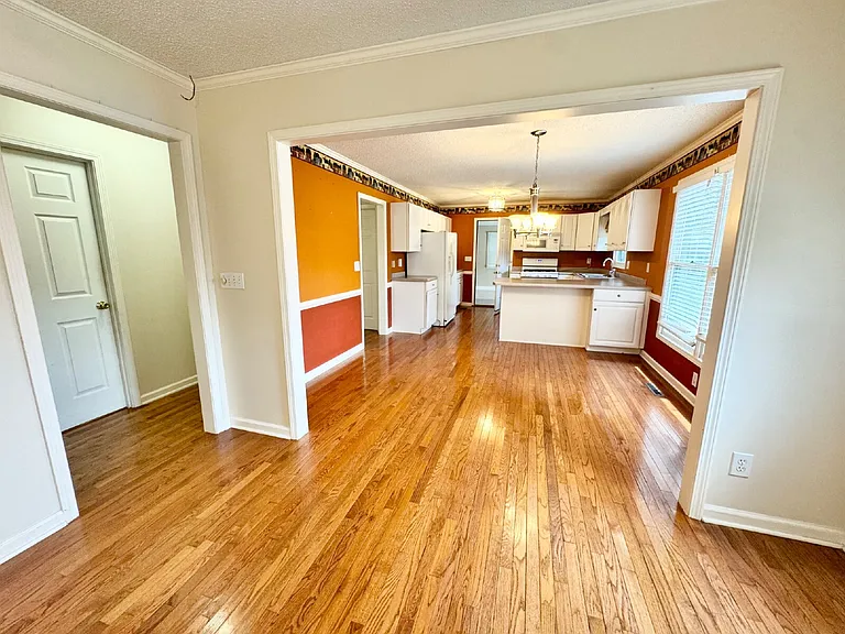 1713 E Main St — Photo 3