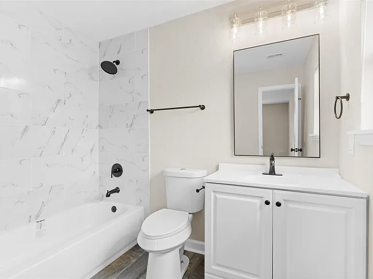 804 Avenue I — Photo 18