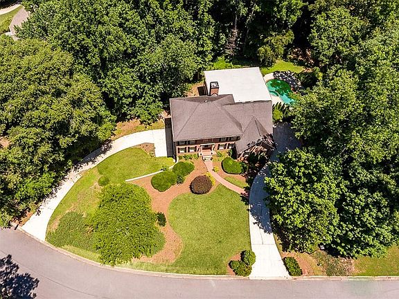 2nd image of 7245 Chattahoochee Bluff Dr
