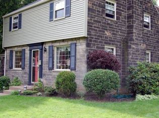 2506 Holly Dr, Pittsburgh, PA 15235