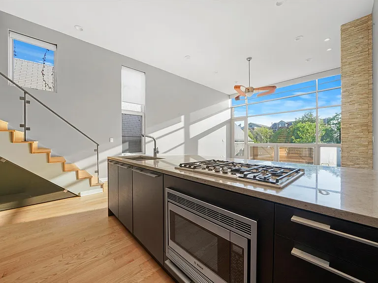 1541 N Bosworth Ave #3 — Photo 4