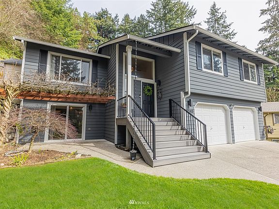 New modern composite deck and handrails. 