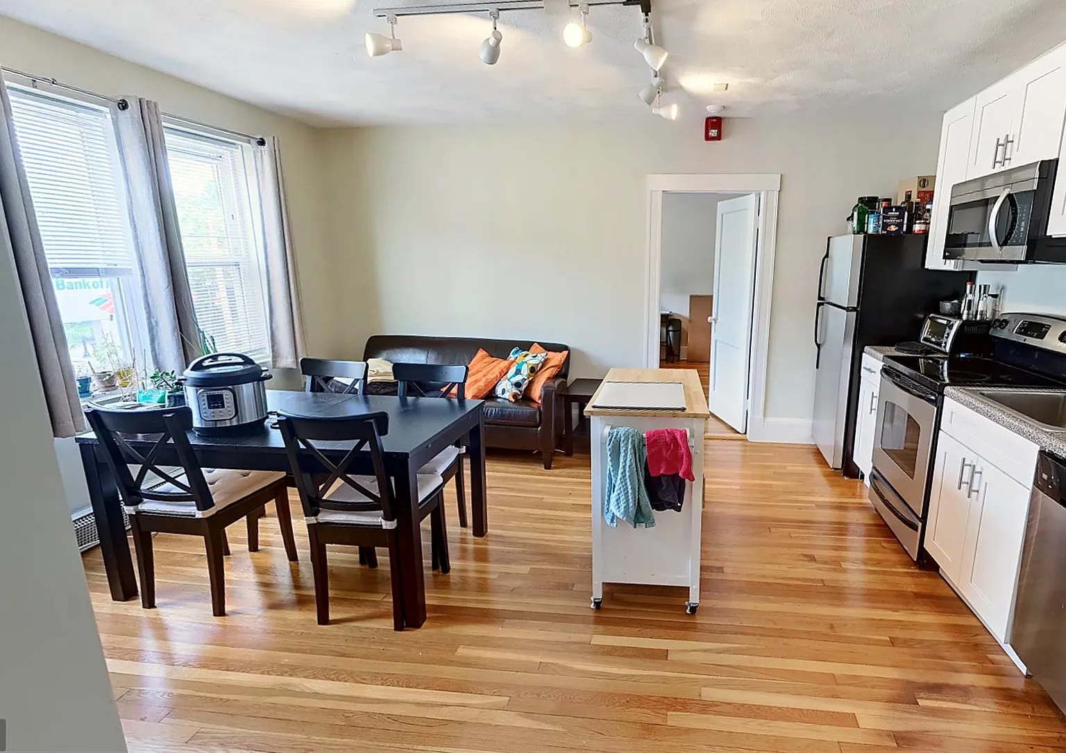 2 bed, 750 sqft, $3,250 — Photo 4