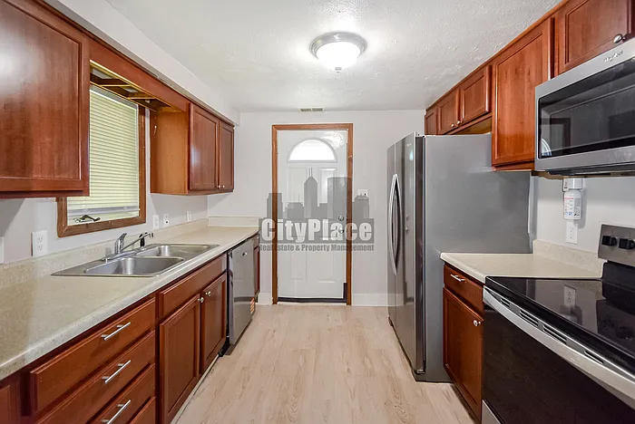 1822 S Chester Ave — Photo 13