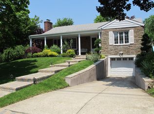 47 Piccadilly Rd, Great Neck, NY 11023