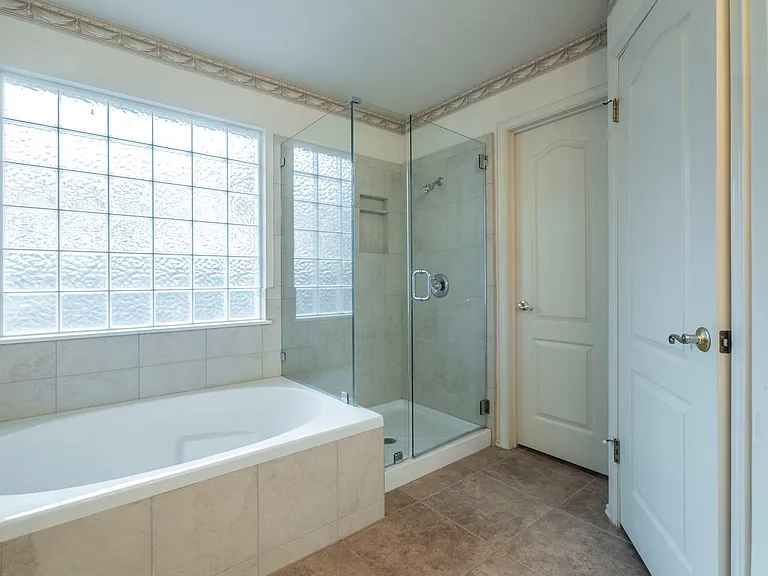 2811 Hannah Kay Ln — Photo 8