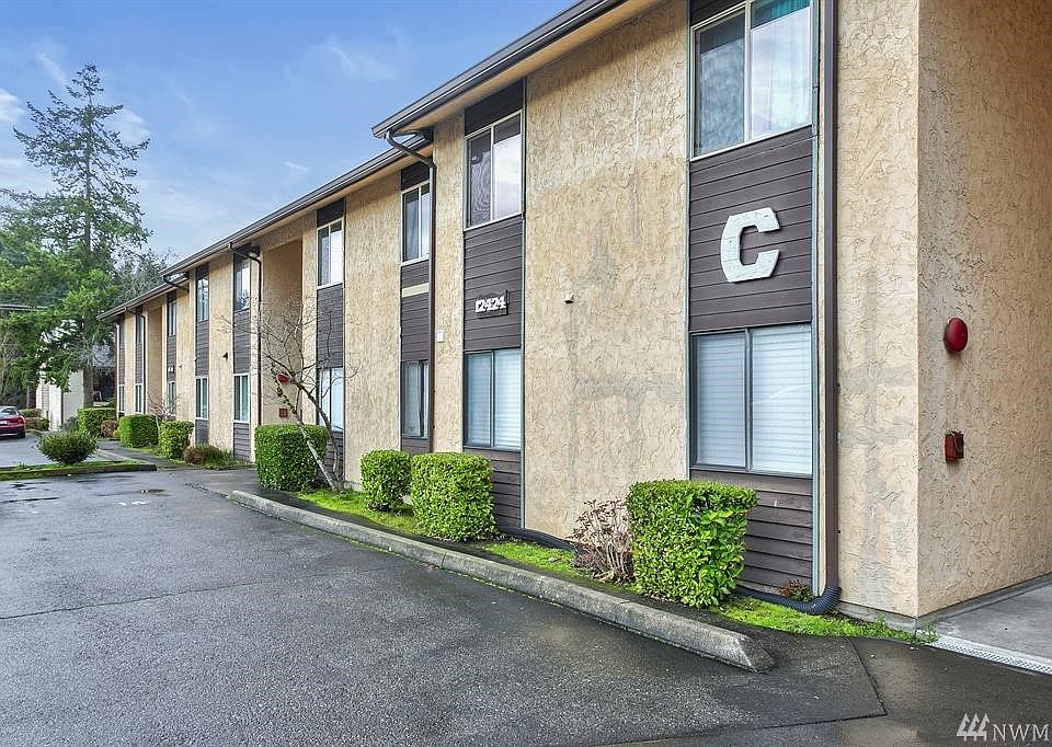 Kirkland's Kingsgate Ridge!  Parking space is #16 which is right in front of the access stairs.