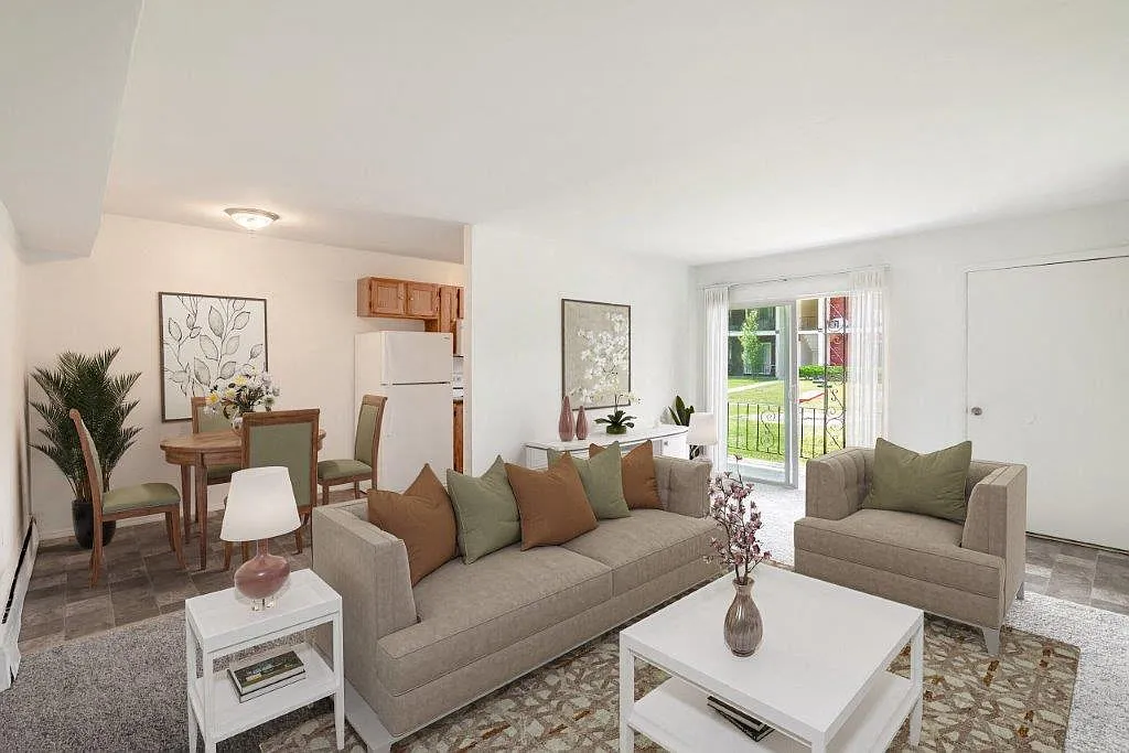 Edgewater Gardens Apartment Homes — Photo 3