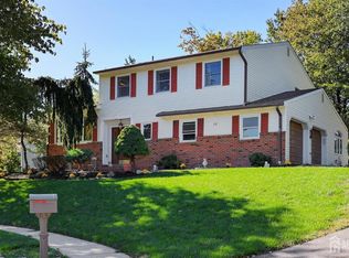 12 Nightingale St, Edison, NJ 08820