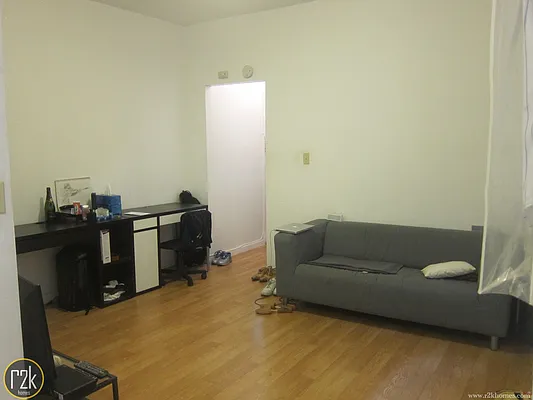 Rented by Realty 2000 Corp | media 8