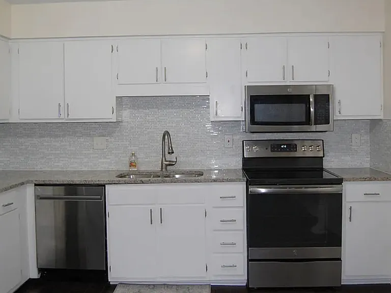 800 Fargo St #B1 — Photo 2
