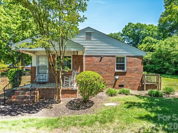 3241 Minnesota Rd, Charlotte, NC 28208