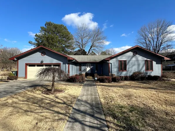1320 Windbrook Dr, Hixson, TN 37343