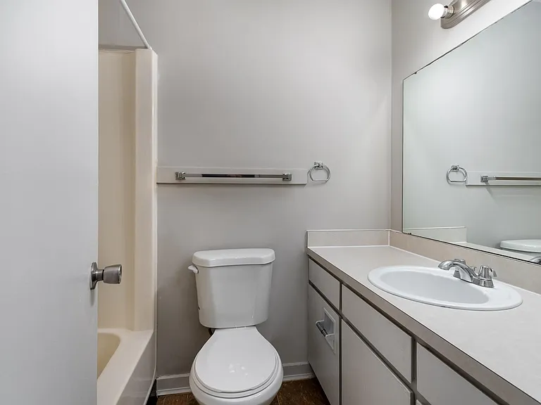 Bay Valley Harbor Apartments — Photo 22