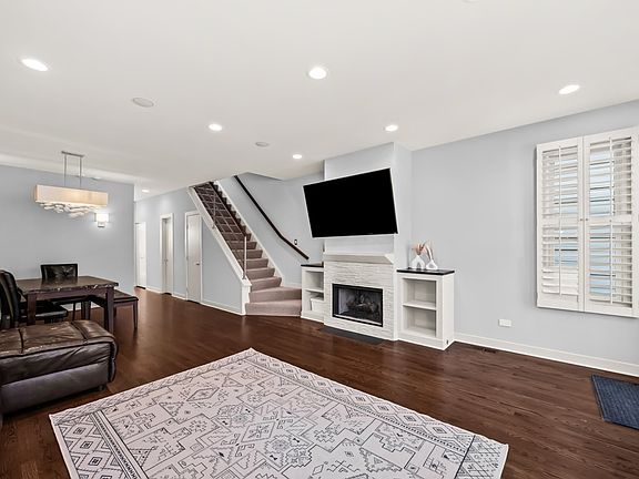 3rd image of 1754 N Hoyne Ave