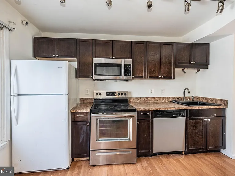13 Bohn Ct — Photo 5