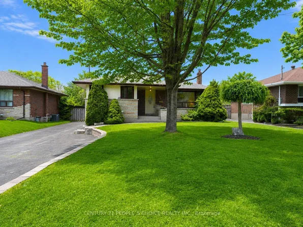 586 Central Park Blvd N, Oshawa, ON L1G 6A4