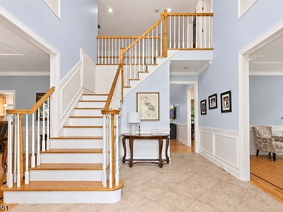 3rd image of 165 BRIARHEATH LANE