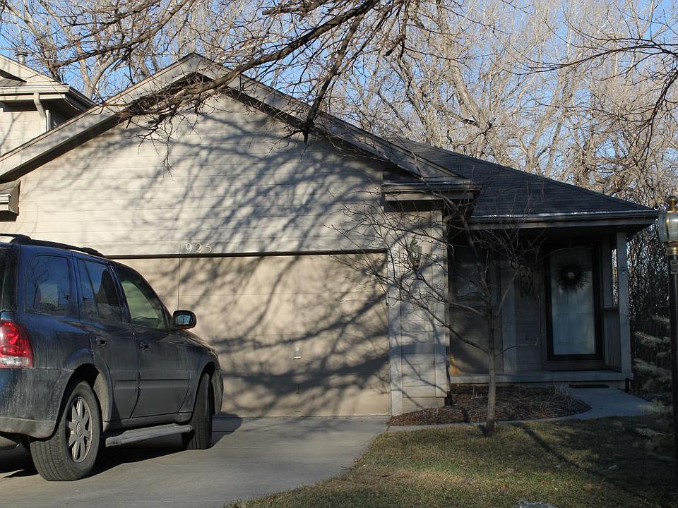 1st image of 925 S 109th Ct