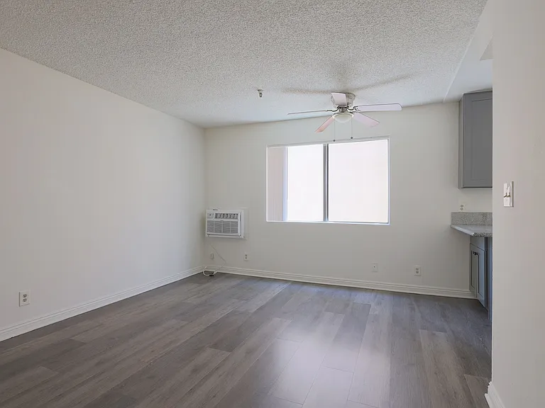 2839 Francis Ave — Photo 11