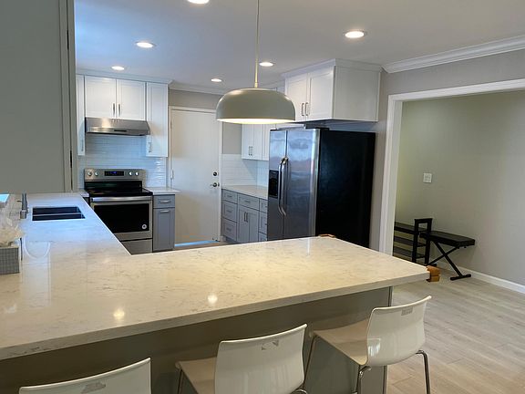 2nd image of 1328 Cabrillo Ave